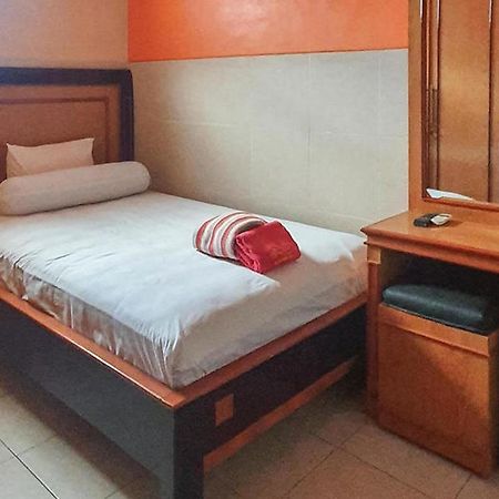 Homestay Gayatri Sawojajar Near Univ Negeri Malang Kampus 2 Mitra Reddoorz Екстер'єр фото