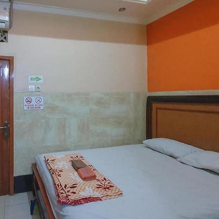 Homestay Gayatri Sawojajar Near Univ Negeri Malang Kampus 2 Mitra Reddoorz Екстер'єр фото