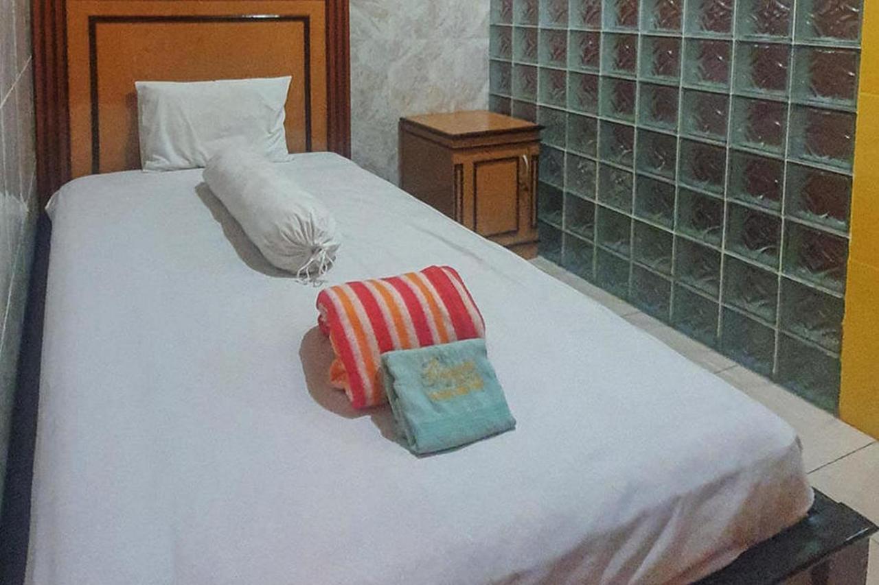 Homestay Gayatri Sawojajar Near Univ Negeri Malang Kampus 2 Mitra Reddoorz Екстер'єр фото
